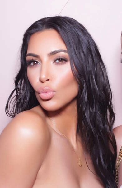 kim kardashian boobs nude|Vídeos pornôs com Kim Kardashian Nude Boobs 